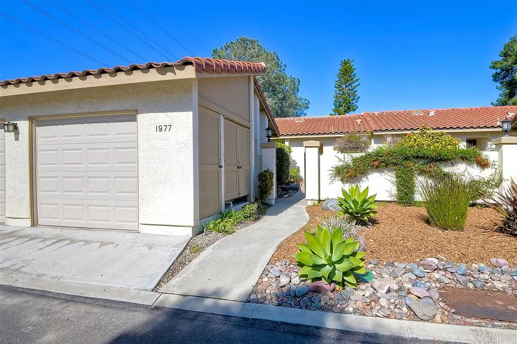 2 bed, 884 sqft, $3,500 — Photo 1