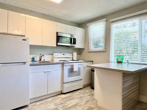 427 Pau St APT 301, Honolulu, HI 96815