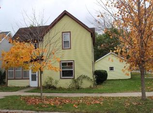 114 W Lincoln St, Charlevoix, MI 49720