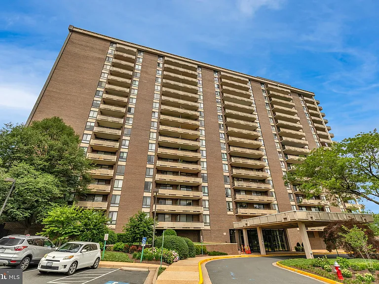 1800 Old Meadow Rd #1014 — Photo 3