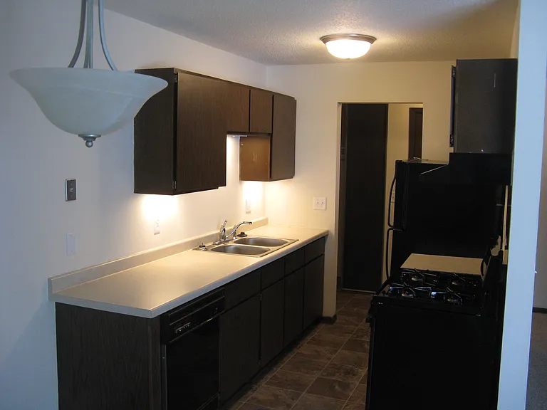 Plymouth Colony Apartments — Photo 10
