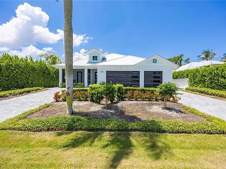 1232 Royal Palm Dr — Photo 3