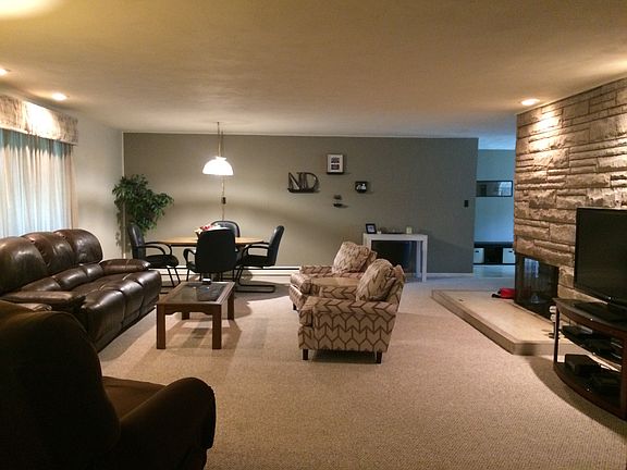 4th image of 53025 W Oakmont Dr