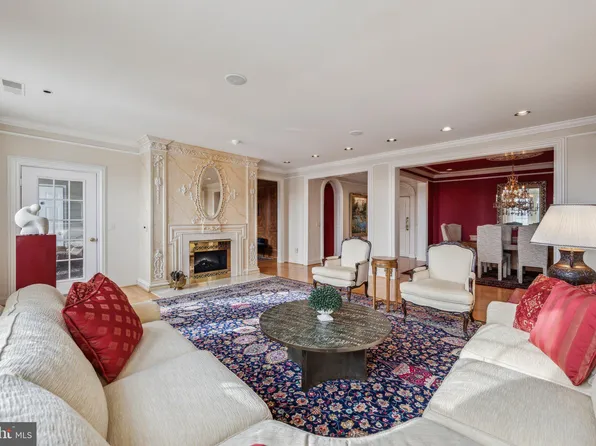 701 Fallsgrove Dr APT 408, Rockville, MD 20850