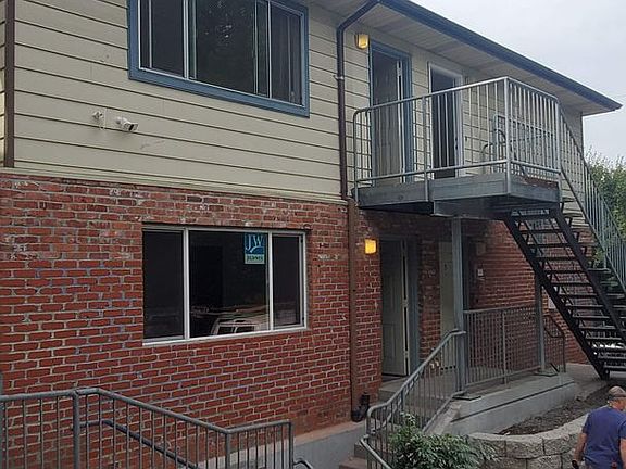 3rd image of 1910 SE Stark St APT 10