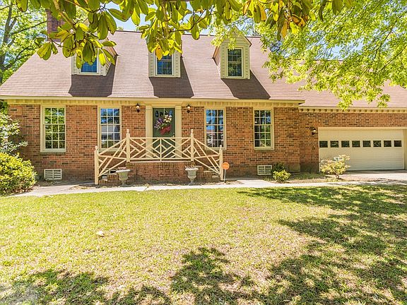 3rd image of 211 Maplewood Dr