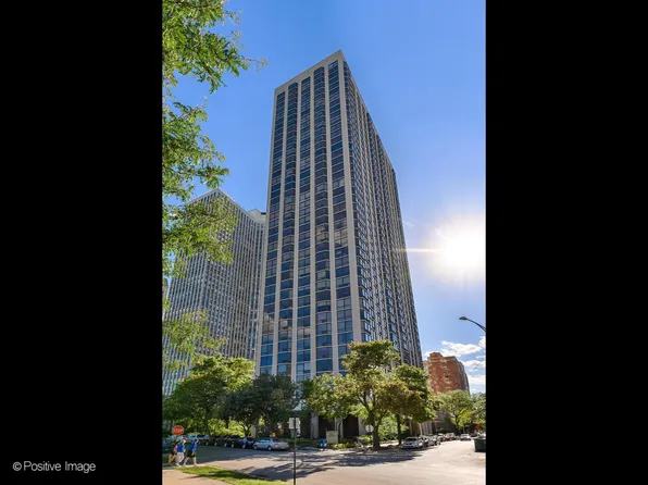 2650 N Lakeview Ave APT 3802, Chicago, IL 60614