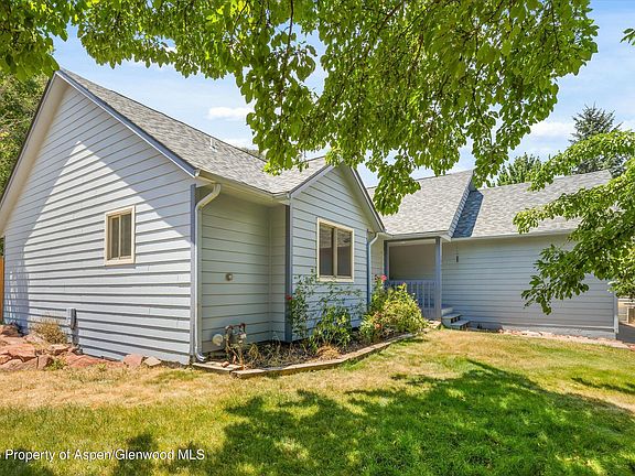 2nd image of 1064 Park Dr
