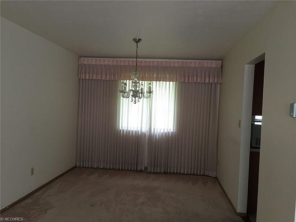 4th image of 1103 Hillrock Dr