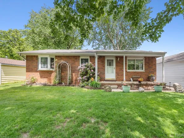 588 Illinois St, Howell, MI 48843