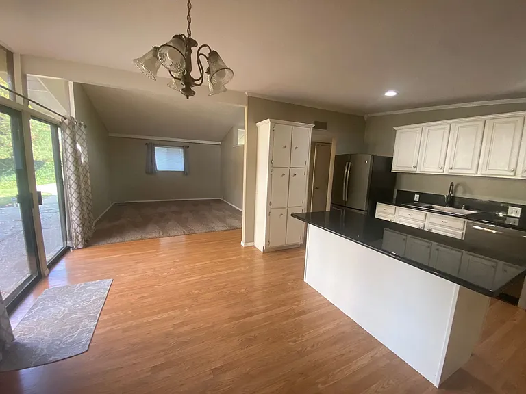 4937 Clear Cir — Photo 6