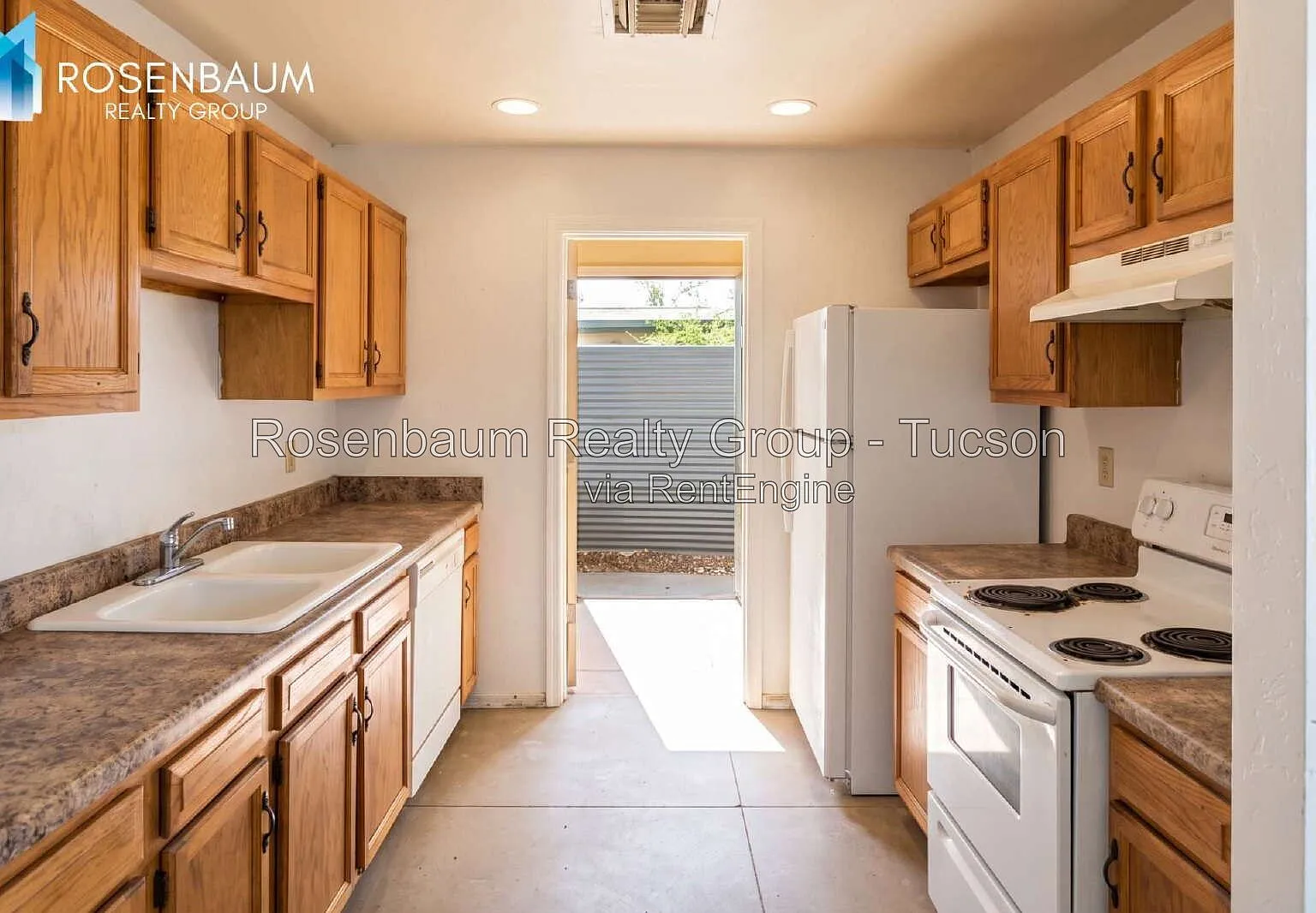 3 bed, 2.0 bath, 1099 sqft, $1,425 — Photo 3