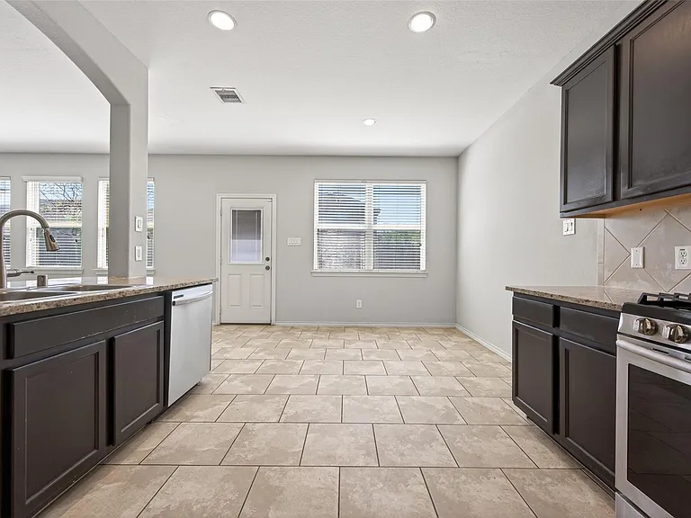 1326 Seagler Pond Ln — Photo 16