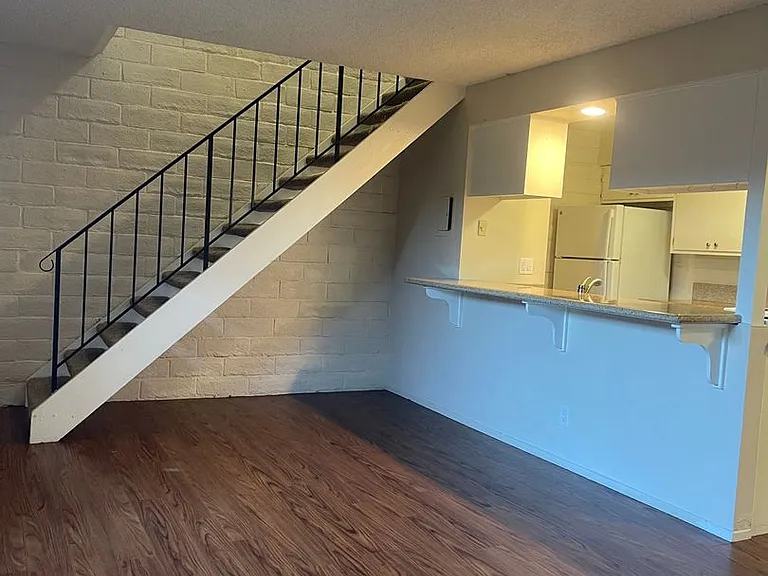 3260-3276 3306 Alexander Dr — Photo 2