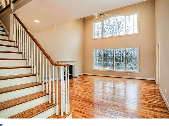 3rd image of 44 Stonewold Way