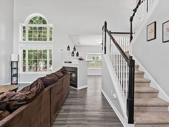 4th image of 1284 Rockwood Rd