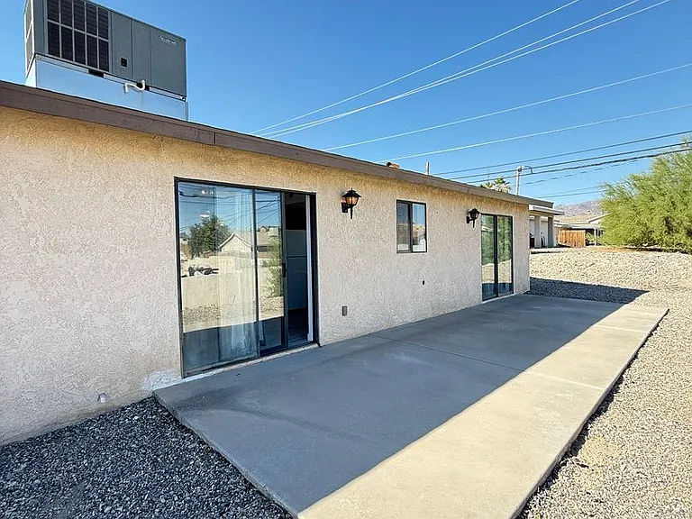 3340 Dolphin Dr — Photo 15