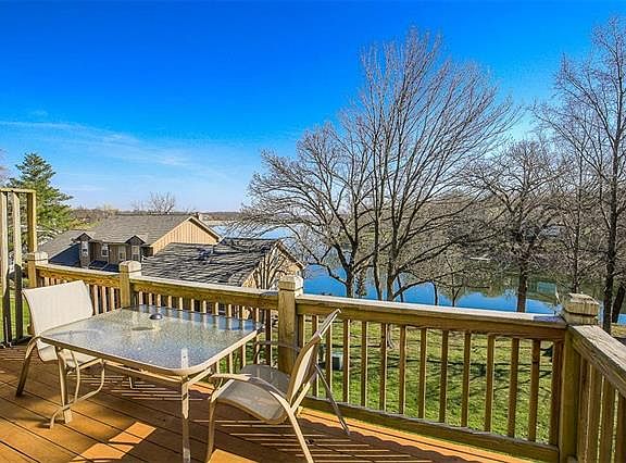 2nd image of 214 NE Bayview Dr