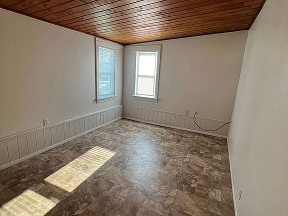 3rd image of 2356 Dixon Ave APT 2