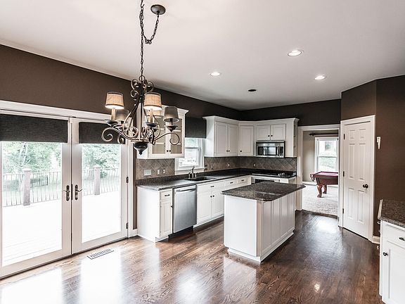 5th image of 1014 Heritage Woods Dr