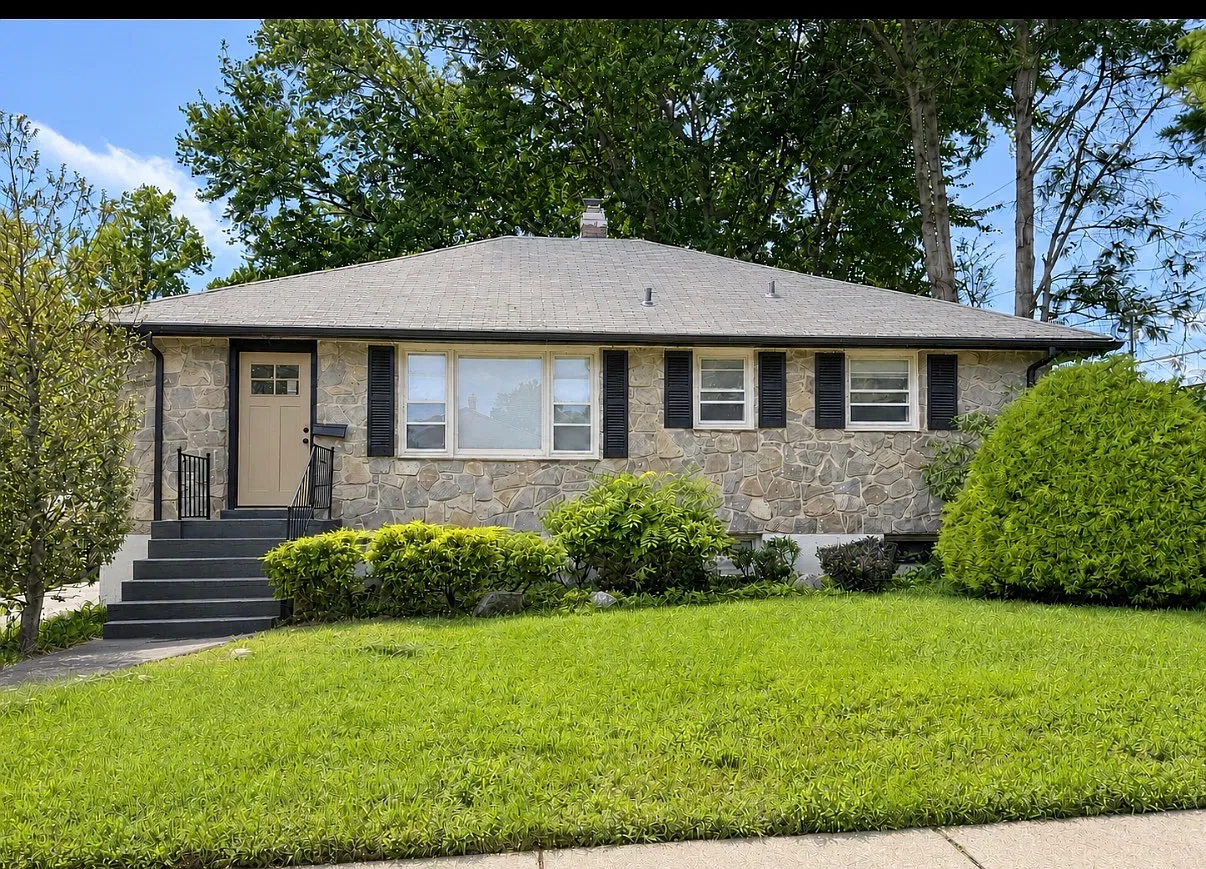 3 bed, 1600 sqft, $3,500 — Photo 1