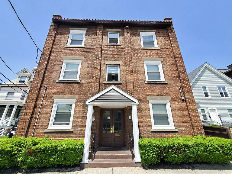 238 W 8th St — Photo 14