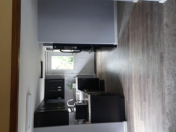 3rd image of 289 N Galloway St