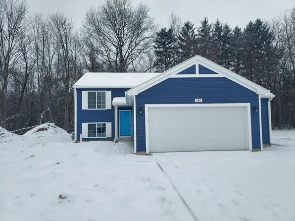 588 Courtyard Pl, Watervliet, MI 49098