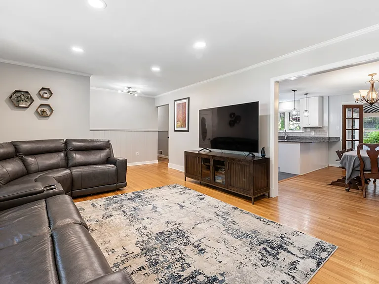 3604 Husted Dr — Photo 6