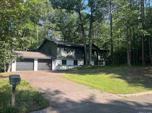 12 Elder Dr, Marquette, MI 49855