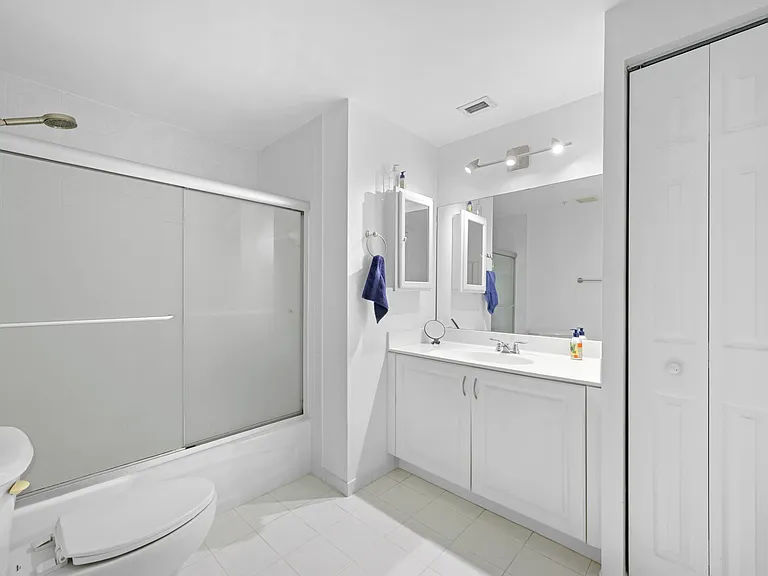 215 SW 42nd Ave #708 — Photo 17