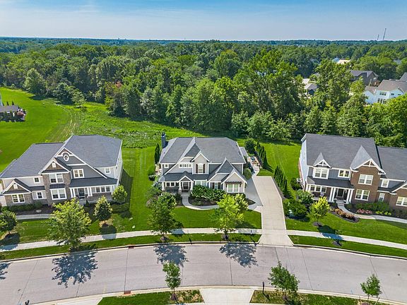 3rd image of 8153 Lilium Way