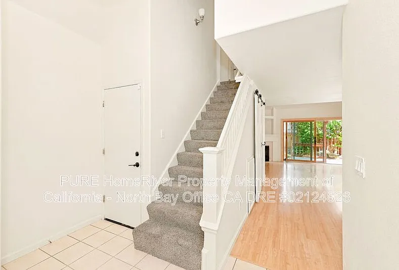 3 bed, 2.5 bath, 1900 sqft, $3,800 — Photo 2