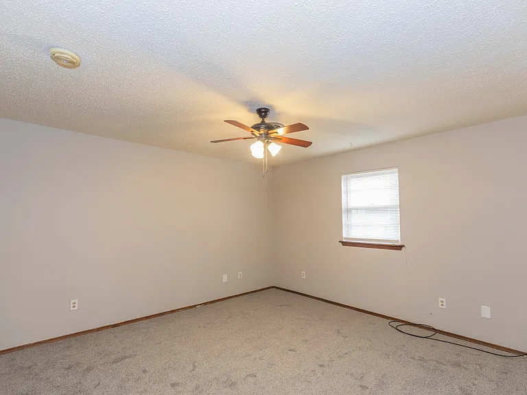 1950 Howard Dr #1950 — Photo 7