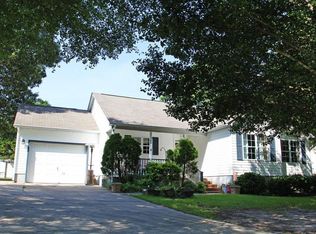 821 Roberts Rd, Newport, NC 28570