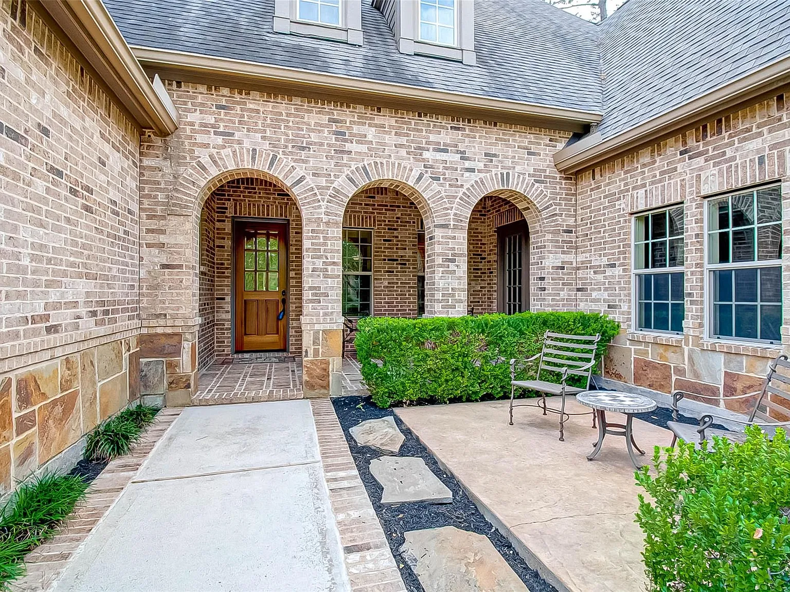 4 bed, 5.0 bath, 4166 sqft, $5,200 — Photo 4
