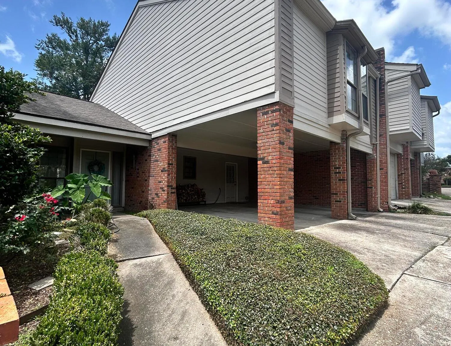 2 bed, 2.5 bath, 1825 sqft, $1,750 — Photo 1