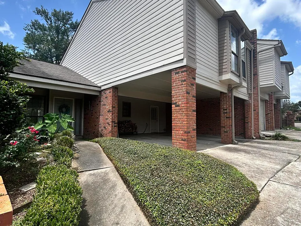 604 Briargate Walk Cir