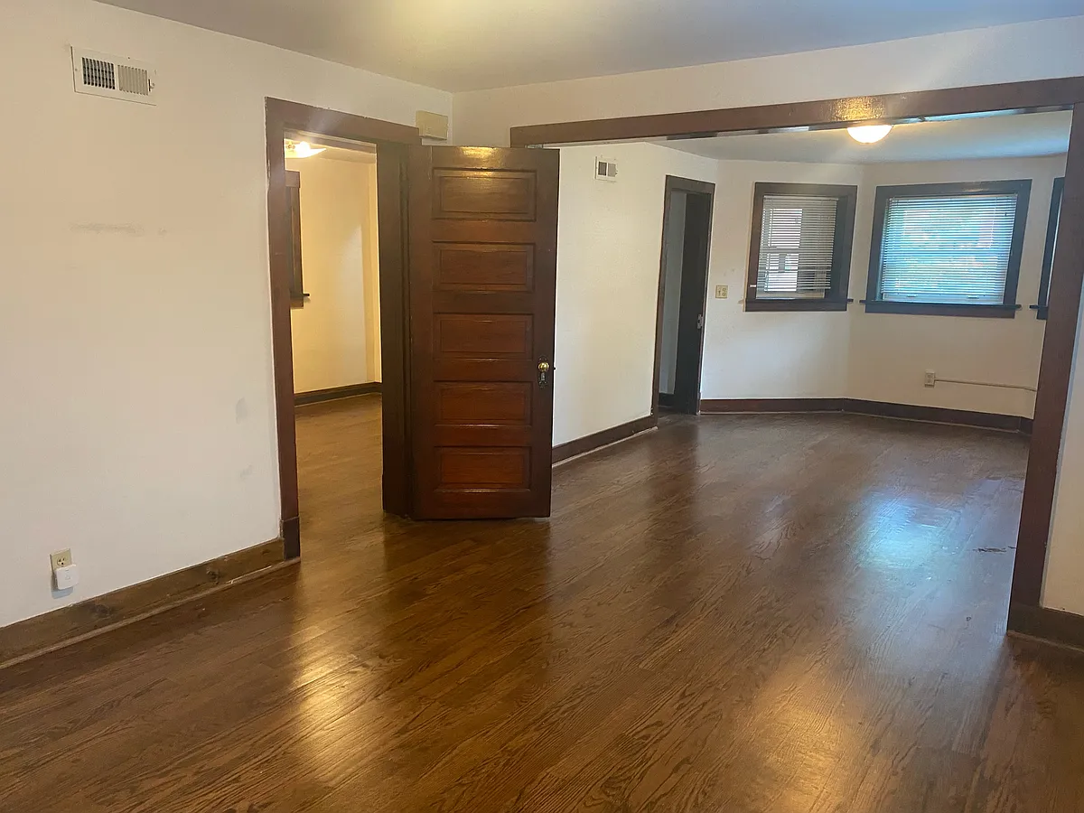 Building Photo - 4246 N Keeler Ave #B