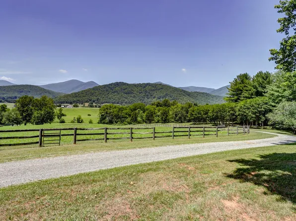 1361 Hurricane Creek Rd, Big Island, VA 24526