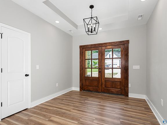3rd image of 402 Havenwood Ln