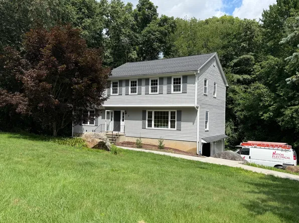40 Horse Stable Cir, Shelton, CT 06484