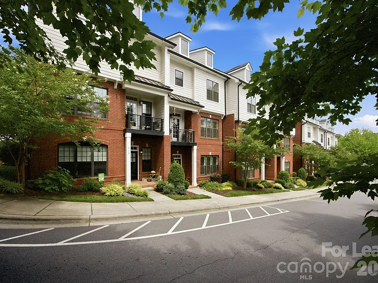 519 Griffith Village Ln — Photo 37