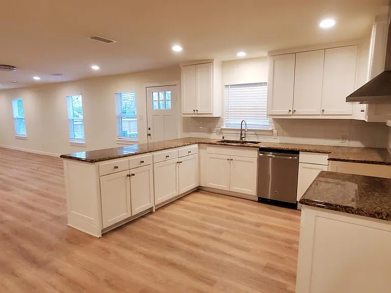3203 N Winnetka Ave — Photo 5