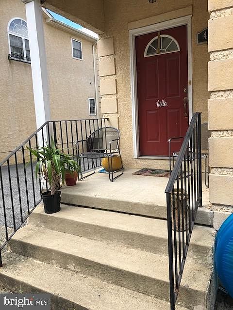 1st image of 1815 W 5th St