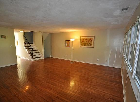 5th image of 150 Ascot Ct