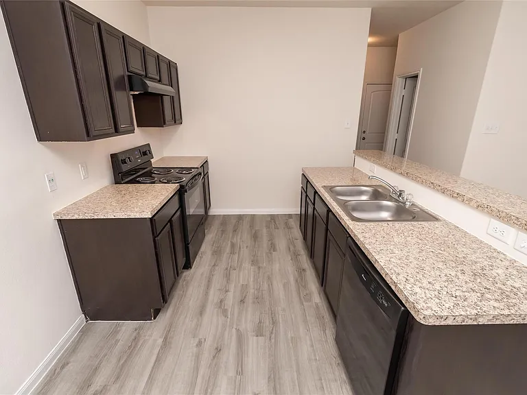 6247 Brenwood Cir — Photo 3