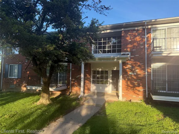 426 Fox Hills Dr N APT 8, Bloomfield, MI 48304