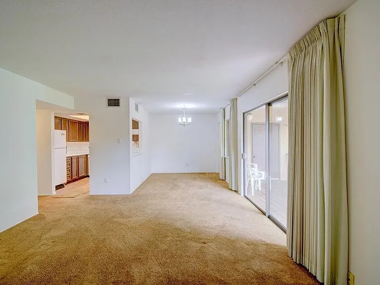 931 Country Club Dr SE #J — Photo 3