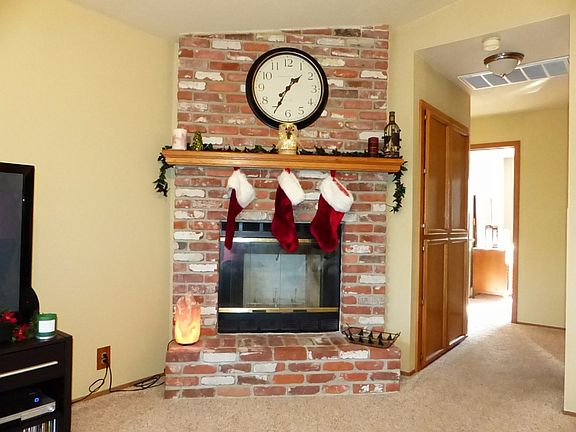 4th image of 9829 Emerald Park Dr
